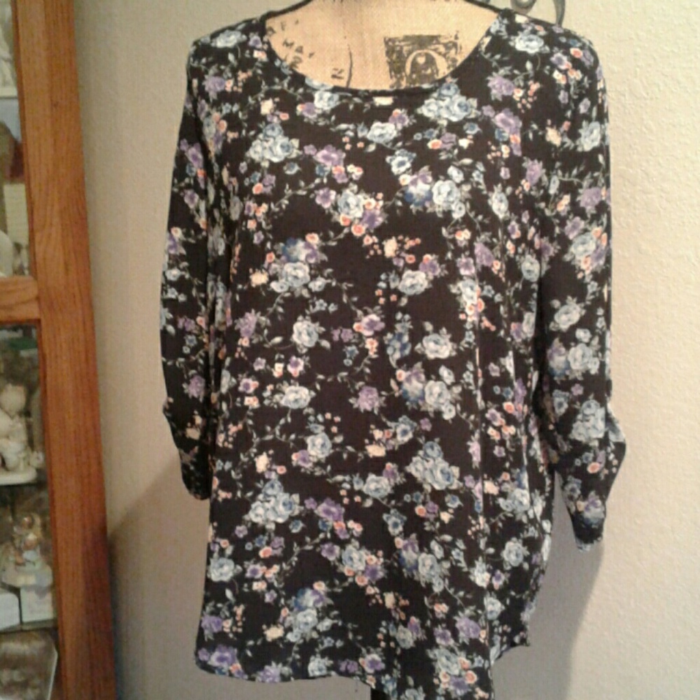 💕💕3 for 15.00  Republic floral tunic.